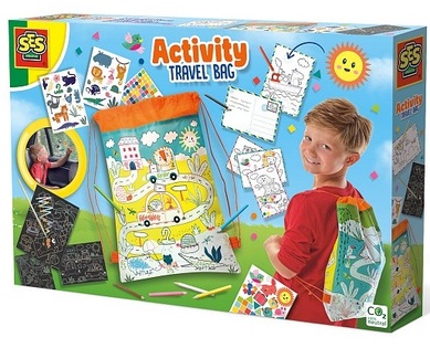 Un grande set di giochi da viaggio in uno zaino